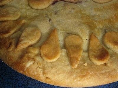 Pere e cioccolato in guscio di frolla al Maraschino