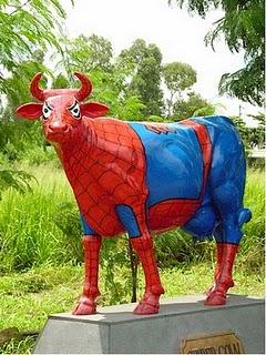 SPIDER COW ovvero L'UOMO RAGNO E' STATO MORSO DA UNA MUCCA RADIATTIVA