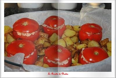 Pomodori ripieni di riso, al forno, con patate