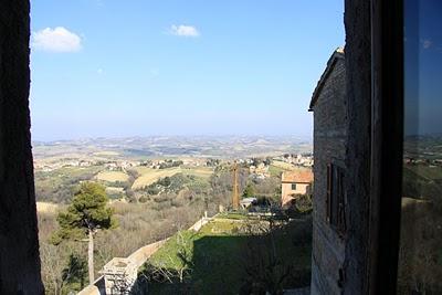 dalle finestre dei sindaci di Caprarola e Mombaroccio (3)