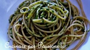 spaghetti integrali con pesto di rucola