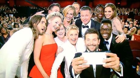 8f31e2e0-a2ad-11e3-938b-0d354453d0c7_86th-annual-academy-awards-backstage-20140303-062434-690-selfie