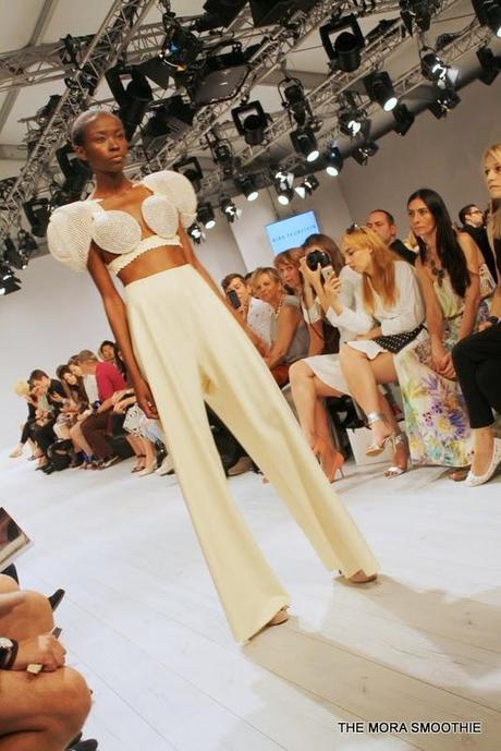 Rike Feurstein themorasmoothie, dimitri, marccain, rikefeurstein, gabrieleffe, tuwe, compagniaitaliana, bizzaria, fashion, sfilate, fashionblog, fashionblogger, patriziapepe, outfit, look, model, show