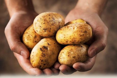 pelare un sacco di patate in 1 minuto