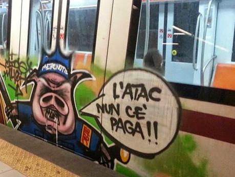 Perché in tutte le città italiane la Polizia Municipale dà la caccia ai vandali graffitari mentre da noi se ne frega altamente? Come è possibile? Non è una omissione d'atti d'ufficio?