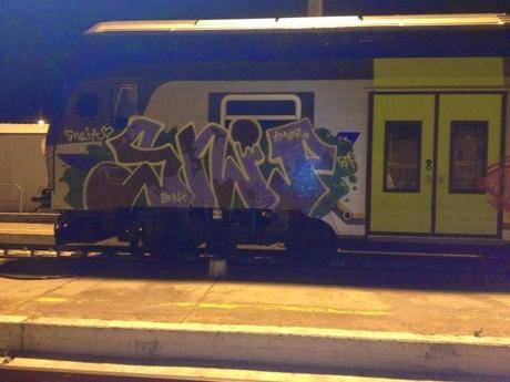 Perché in tutte le città italiane la Polizia Municipale dà la caccia ai vandali graffitari mentre da noi se ne frega altamente? Come è possibile? Non è una omissione d'atti d'ufficio?