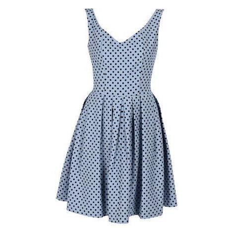 Il perché dei pois. Pinko abito seychelles celeste a pois, milano street style