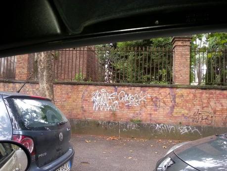 A Roma perfino l'Accademia dei Lincei, la culla della cultura italiana, è ridotta in questo modo. Le foto raccapriccianti