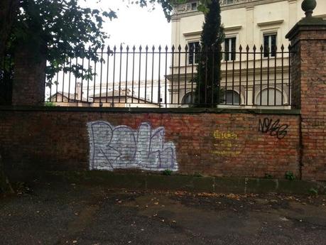 A Roma perfino l'Accademia dei Lincei, la culla della cultura italiana, è ridotta in questo modo. Le foto raccapriccianti