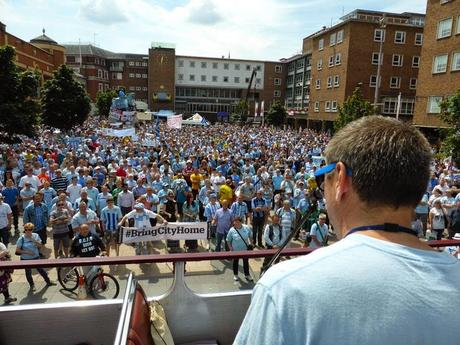 (VIDEO)Corteo di protesta dei tifosi del Coventry City #bringcityhome #WhyNot