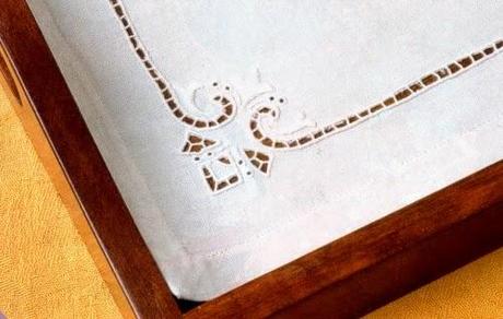 Il ricamo a intaglio: Coprivassoio