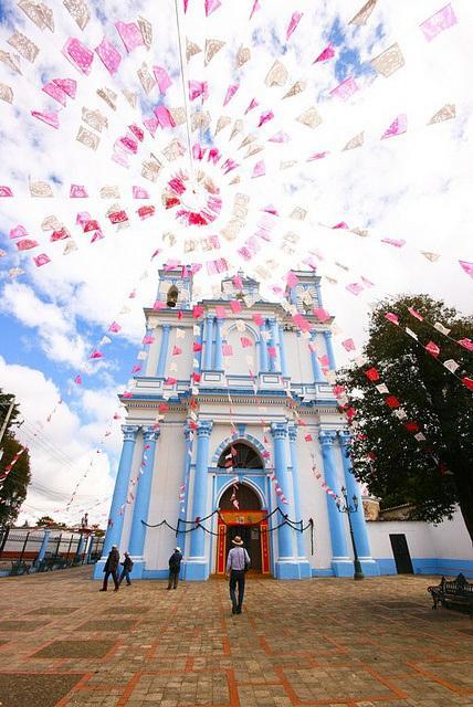 My vintage travel memories: fotografie dal Messico le chiese colorate - fonte Pinterest
