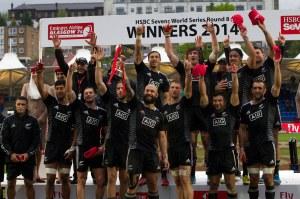 La NZ7s festeggia la vittoria dell'ultima edizione dei Glasgow7s, penultima tappa della HSBC Sevens World Series (Photo Martin Seras Lima/IRB)