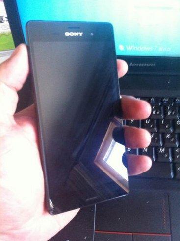 Leaked pictures of the Sony Xperia Z3 Sony Xperia Z3: altre immagini smartphone  Xperia Z3 sony Smartphone 