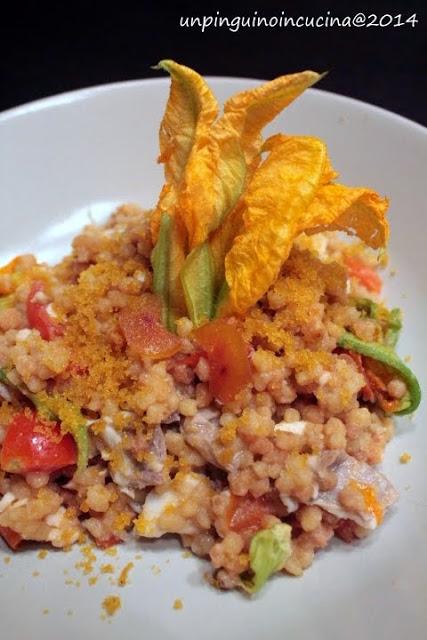 Fregola sarda con orata, fiori di zucca e bottarga