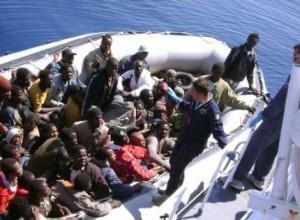 Profughi e clandestini, quanto costa l’immigrazione all’Italia