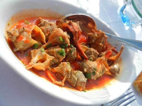 Gli italiani in vacanza, mangiano sano raguse di mare