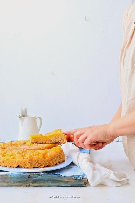 Torta rovesciata alle pesche e amaretti