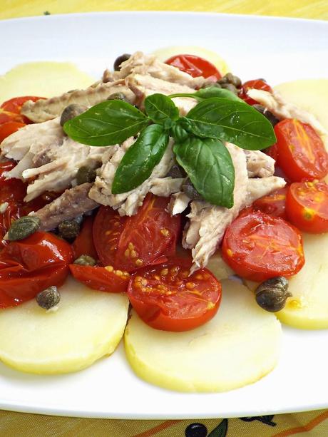 Insalata di patate, sgombro e pomodori confit