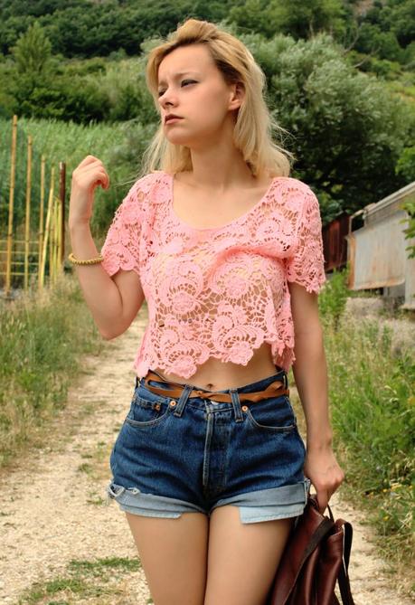 borsa a secchiello shorts in denim campania fashion bloggers crop top outfit petite models theFashiondiet 