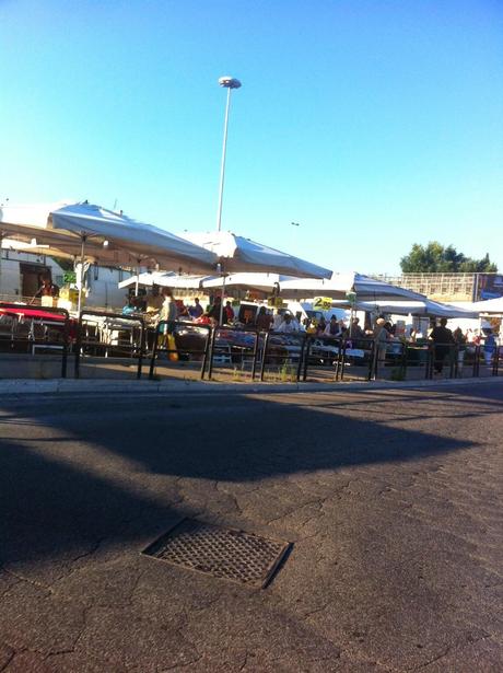 Per non dimenticare. Foto dal suk inaudito e immondo della stazione Anagnina. Un terminal trasportistico del terzo mondo alle porte della capitale d'Italia. Perché?