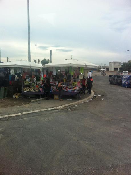 Per non dimenticare. Foto dal suk inaudito e immondo della stazione Anagnina. Un terminal trasportistico del terzo mondo alle porte della capitale d'Italia. Perché?
