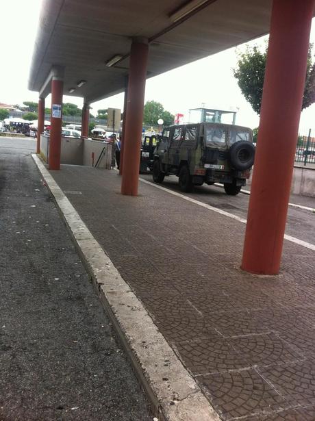 Per non dimenticare. Foto dal suk inaudito e immondo della stazione Anagnina. Un terminal trasportistico del terzo mondo alle porte della capitale d'Italia. Perché?
