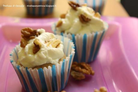 Cupcake integrali con yogurt greco, miele e noci - piccoli viaggi di gusto