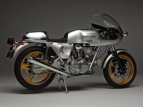 Ducati 900 SS by Max Moto Modeling (Tamiya)