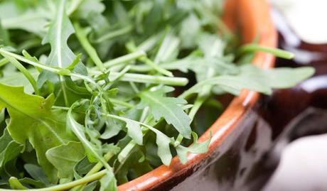 rucola proprietà antitumorali proprietà antiossidanti frutta e verdura effetti benefici 