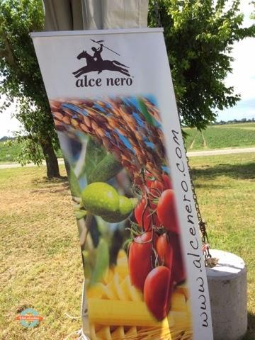 Evento alce nero #contadinovero #pomodoroverissimo e il gazspacho difragole e pomodori con nuvole di maionese vegetale, erbe e fiori delloChef Simone Salvini