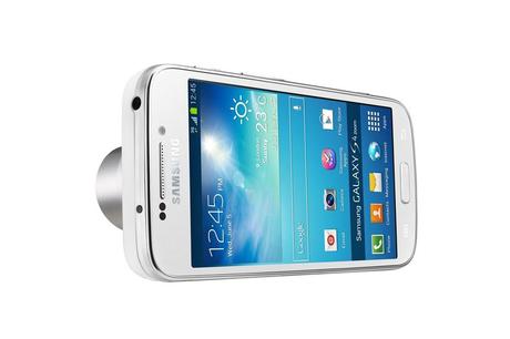 Samsung Galaxy S4 Zoom si aggiorna ad Android 4.4.2 KitKat