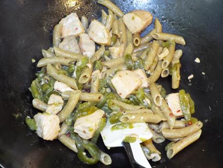 Penne al salmone con peperone verde in agrodolce