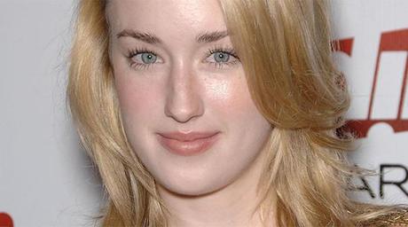 Ashley Johnson è infuriata per l'assenza di personaggi femminili in Assassin's Creed Unity - Notizia - PS4