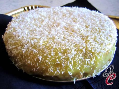 Torta di semolino di riso al pistacchio con crema all'ananas e cocco: l'insolito che diventa costante