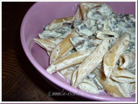 Penne mezzani rigate integrali con panna e funghi (8)