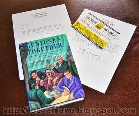 Un libro di Humphrey Carpenter con due lettere e una cartolina al suo editore Rayner Unwin