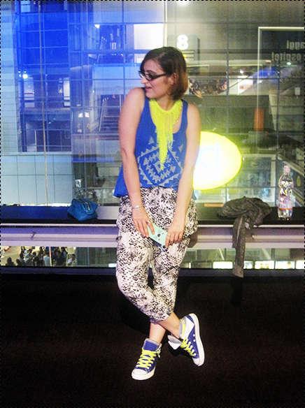 OOTN: Fluo + Electric blue (Nuove Converse e serata cinema)