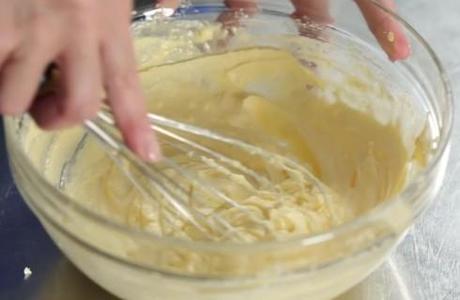 la_crema_al_mascarpone_per_il_tiramisù_alle_fragole