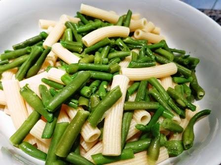 Insalata di pasta e  tonno con salsa al curry