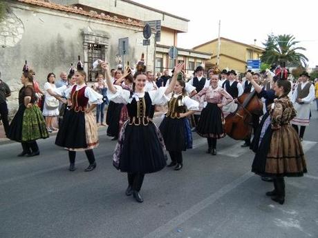 ungheresi con bottiglia