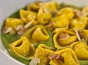 Tortellini taleggio crema piselli scaglie mandorle croccanti.