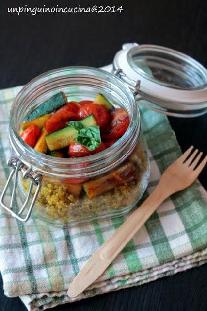 Quinoa al profumo di curry con zucchine e pomodorini caramellati