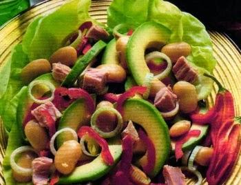 Insalata di avocado, tonno e fagioli