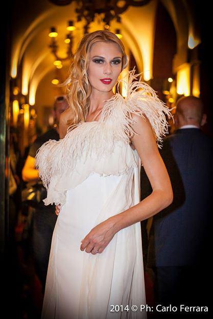 Andreea Duma vestita da Anton Giulio Grande - Ph. Carlo Ferrara