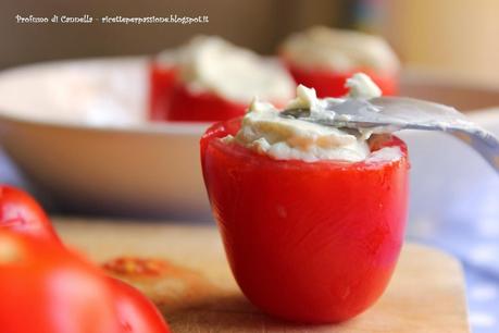 Pomodorini ripieni al formaggio - facili, veloci, freschi