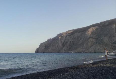 La spiaggia nera di Kamari