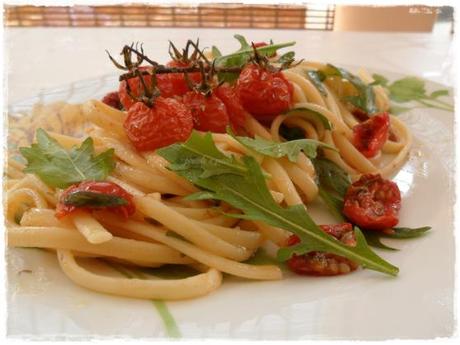 linguine pomodori confit rucola pentole e petali