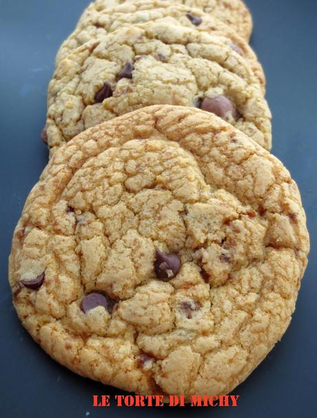 American Cookies (Biscotti americani con gocce di cioccolato)