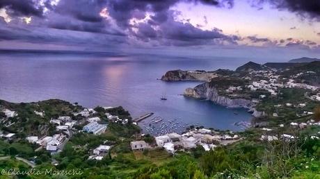 Ponza, l'isola che ammalia